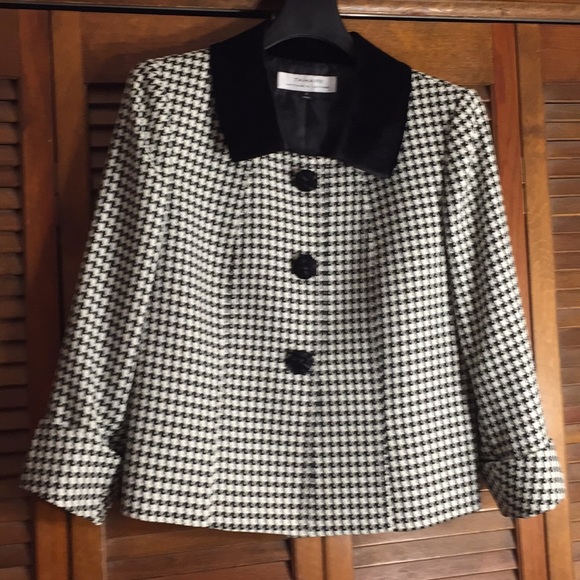 Tahari Jackets & Blazers - TAHARI Houndstooth JACKET